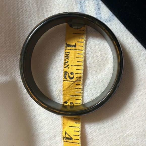 Vintage Bakelite Bangle - Picture 4 of 4